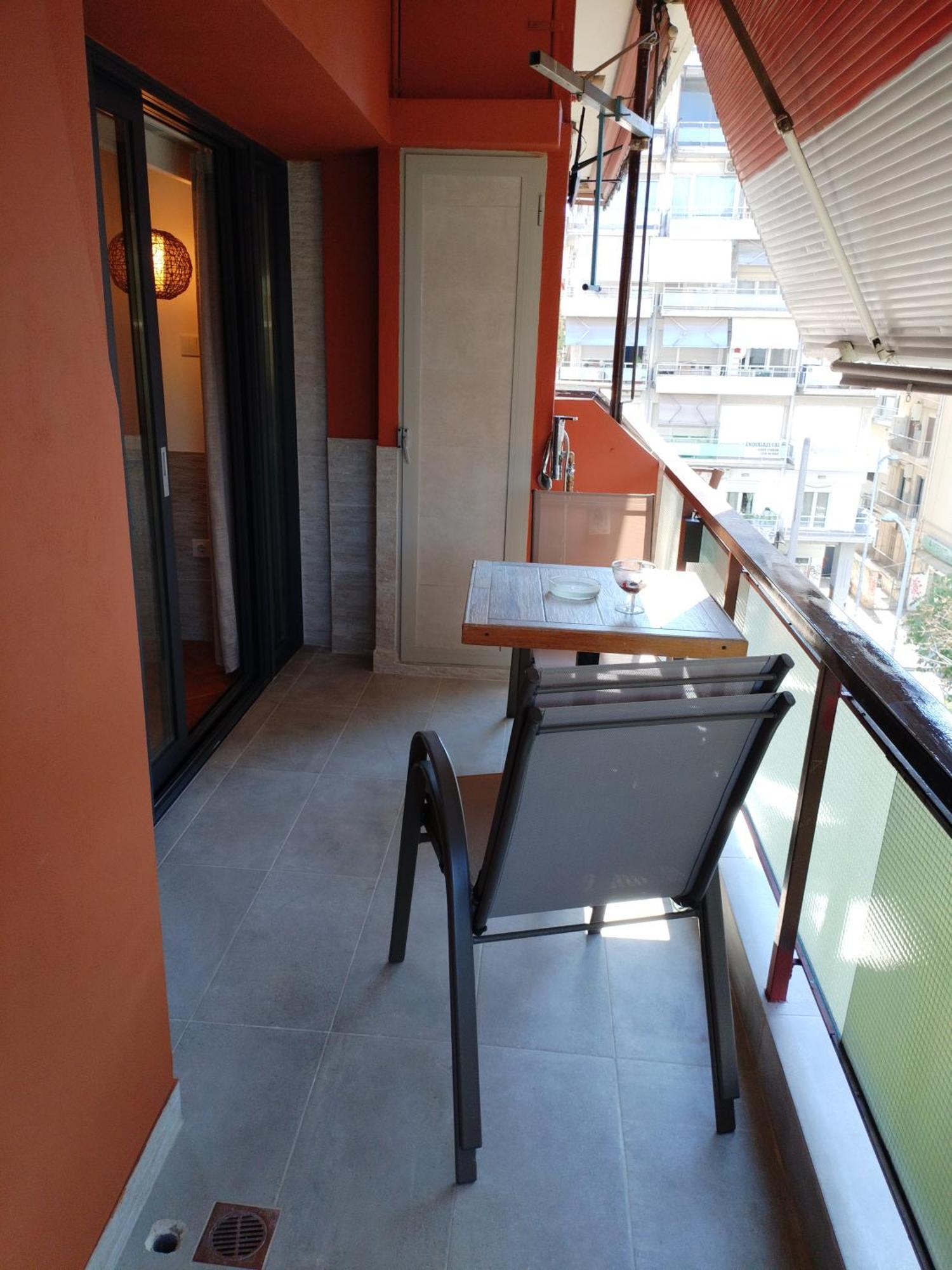 Sleeps 11 - Sea View - Balcony - Parking