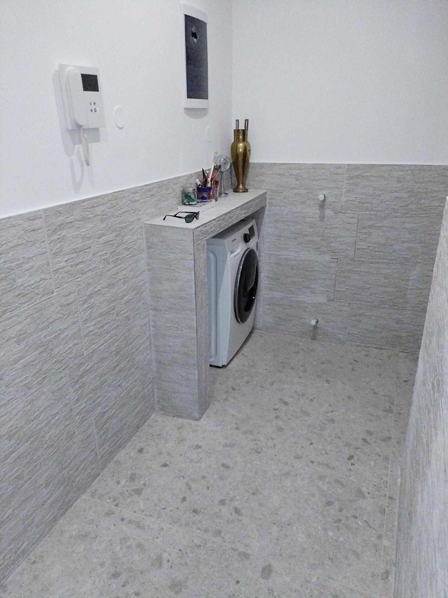 Sleeps 11 - Sea View - Balcony - Parking *