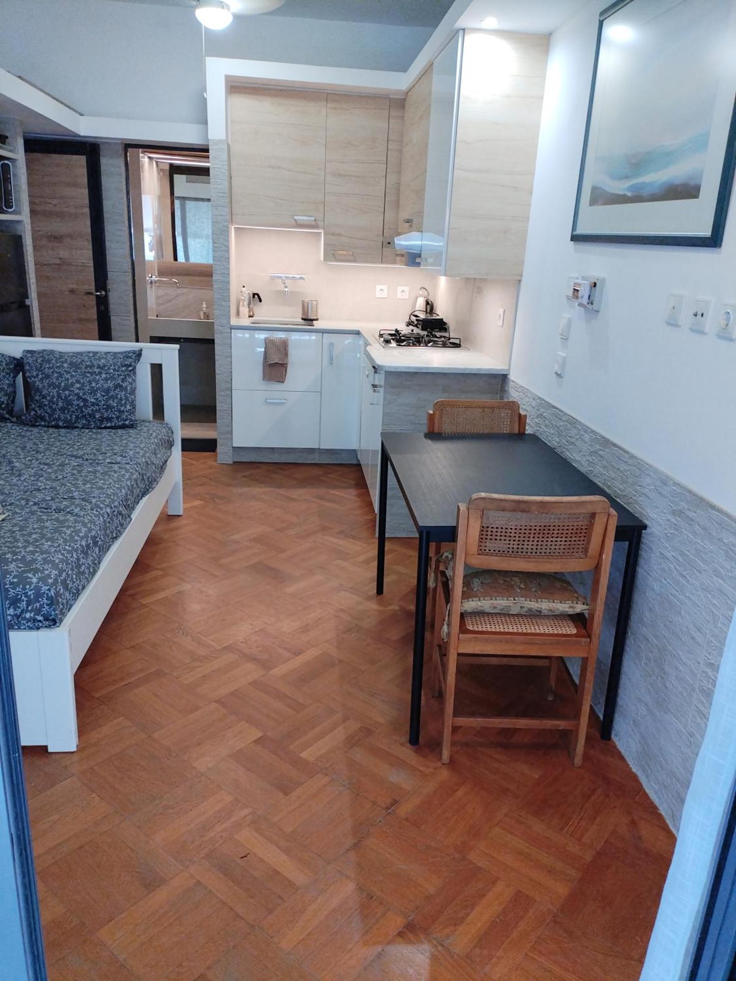 Sleeps 11 - Sea View - Balcony - Parking Apartment