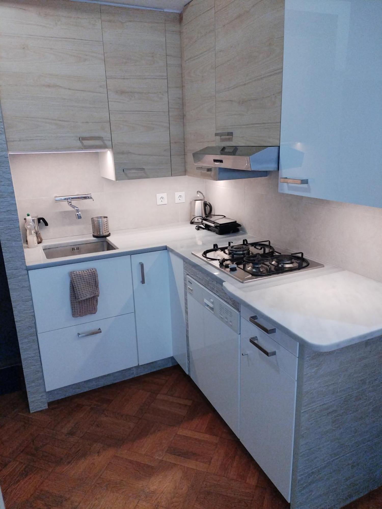 Sleeps 11 - Sea View - Balcony - Parking