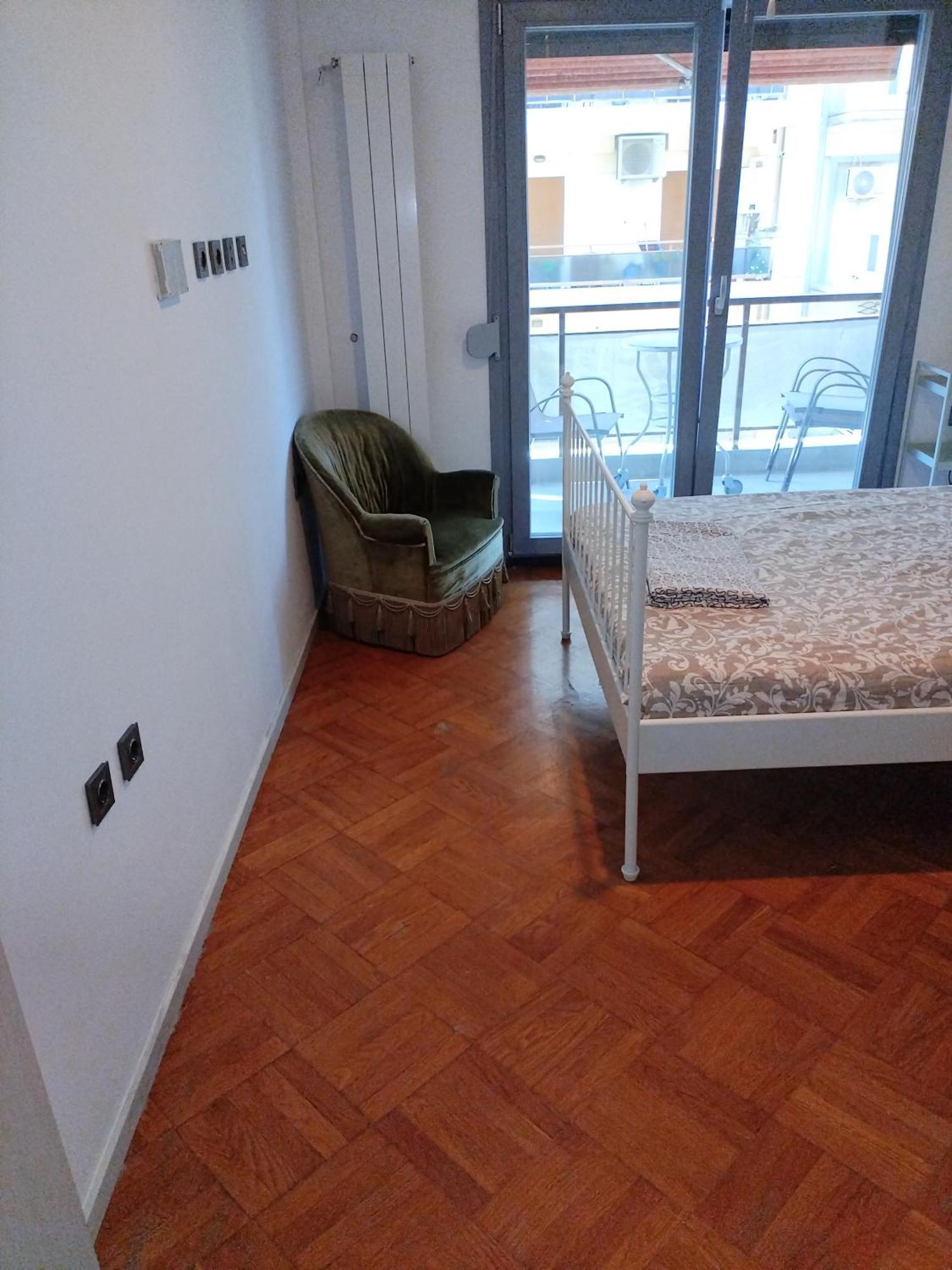 Apartment Sleeps 11 - Sea View - Balcony - Parking *
