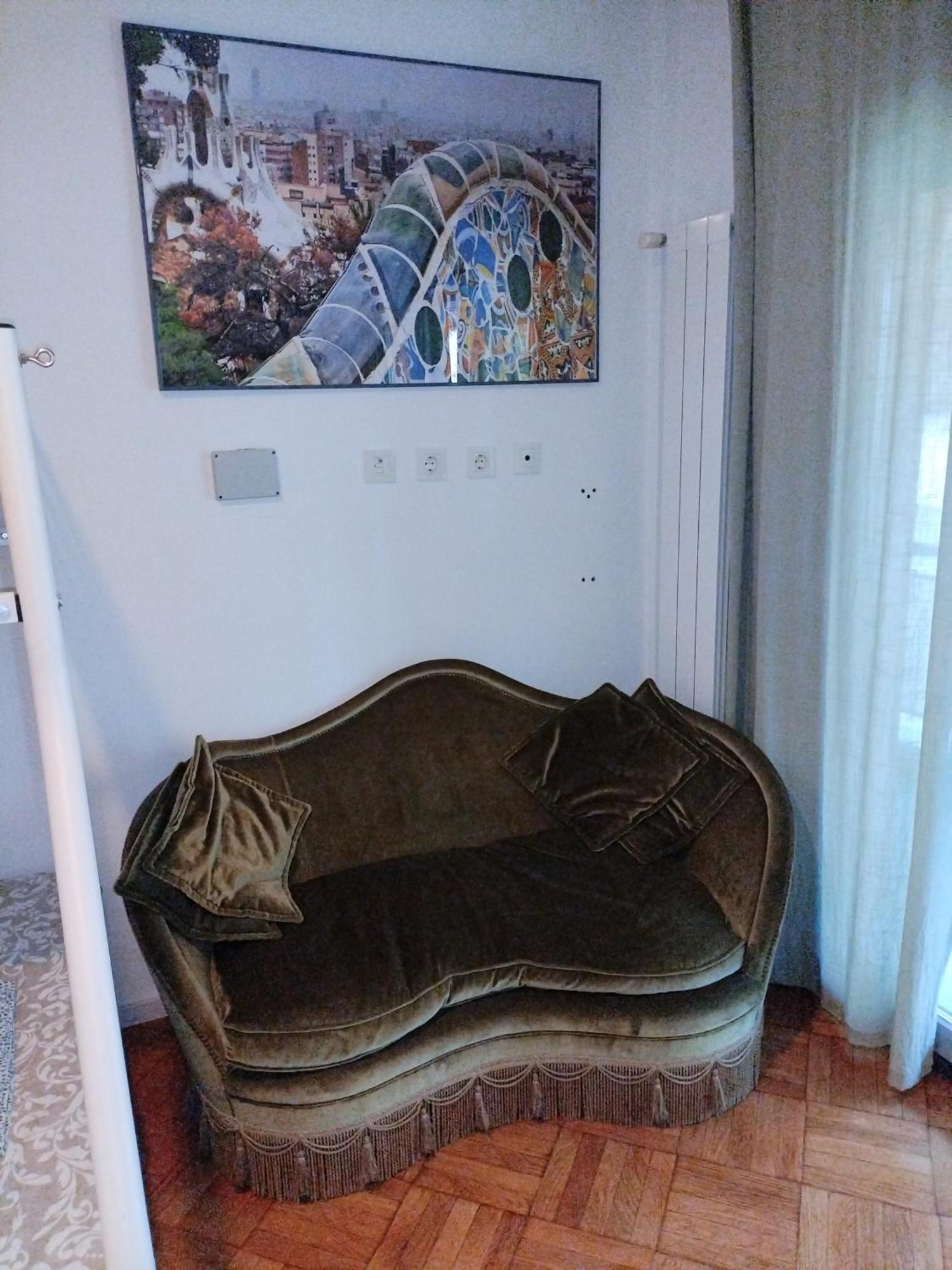 Apartment Sleeps 11 - Sea View - Balcony - Parking